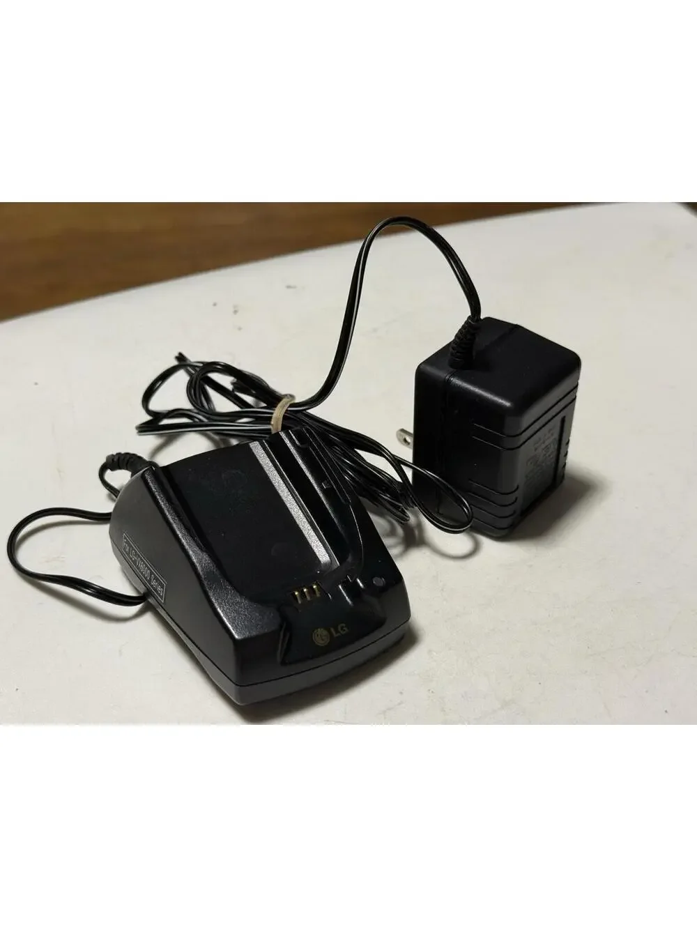 LG DC-B4W Fast Battery Charger 4.2V 0.5A with AC Adaptor - For LG-TM540C Series
